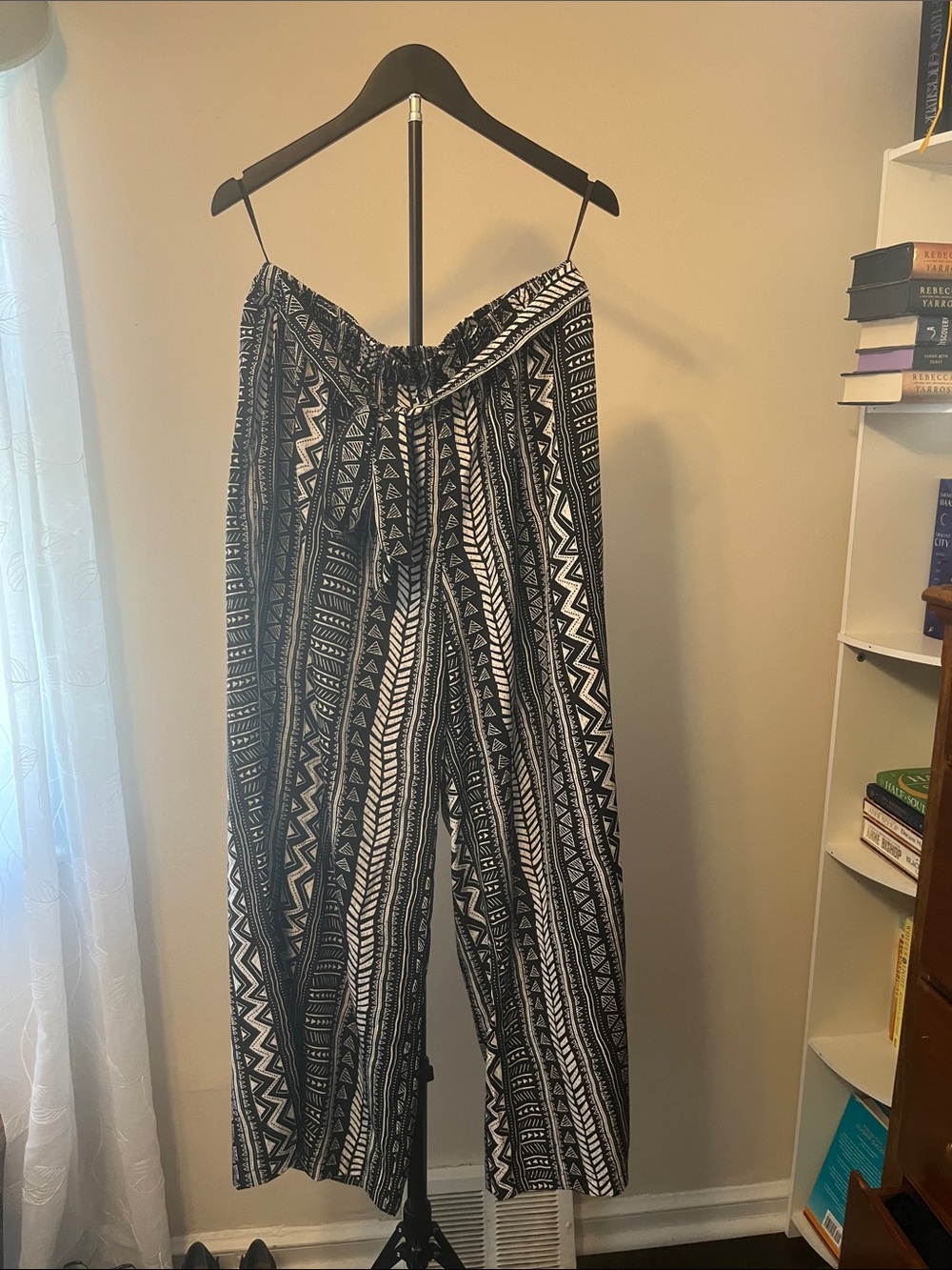 BloomChic Black & White Tribal-Print Wide Leg Pants NWOT